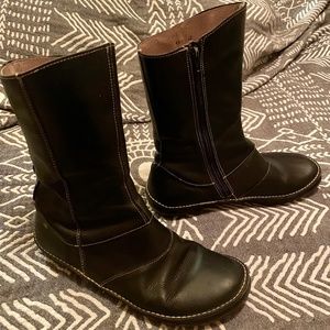 Rare find! Beautiful El Naturalista Mid Calf Boot in Black